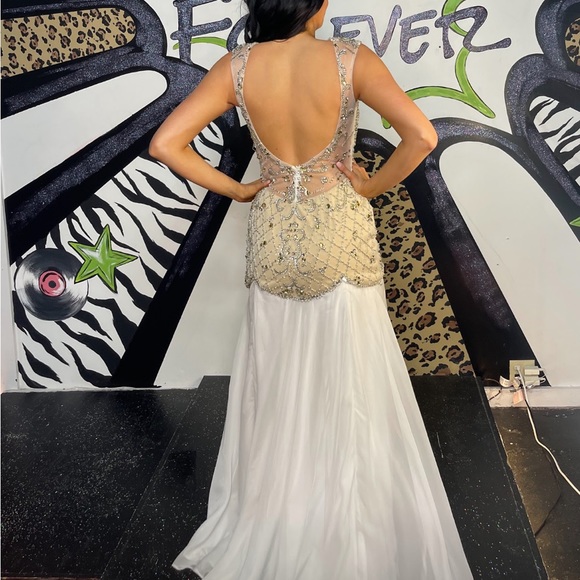 Mac Duggal White Champagne Prom Dress Size 12 - Picture 5 of 5